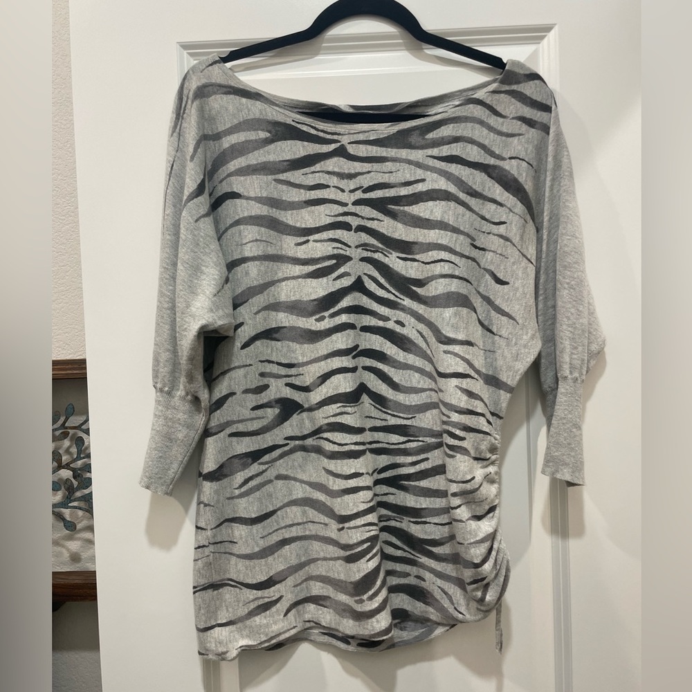 Express - Size Small - 3/4 length sleeve